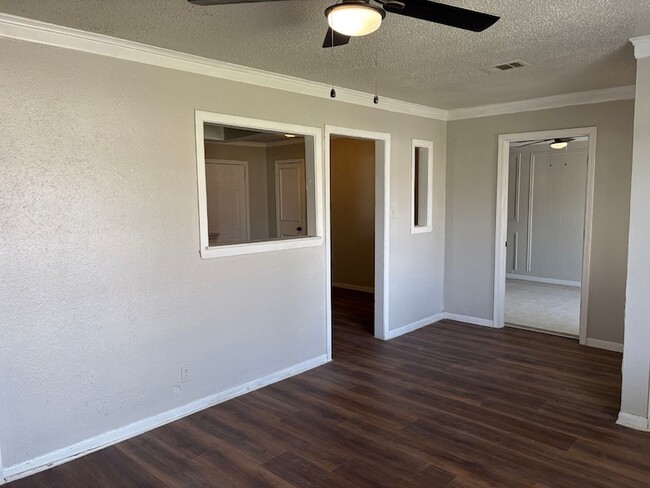 Building Photo - 5530 Lakefield Dr