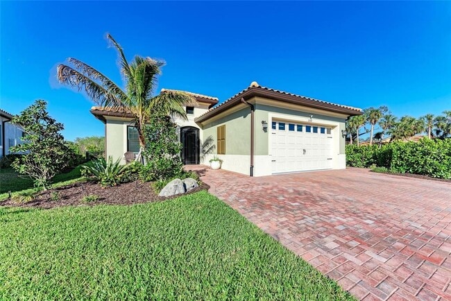 Building Photo - 2322 5th St E