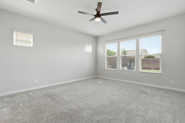 Building Photo - 10631 E Thatcher Ave