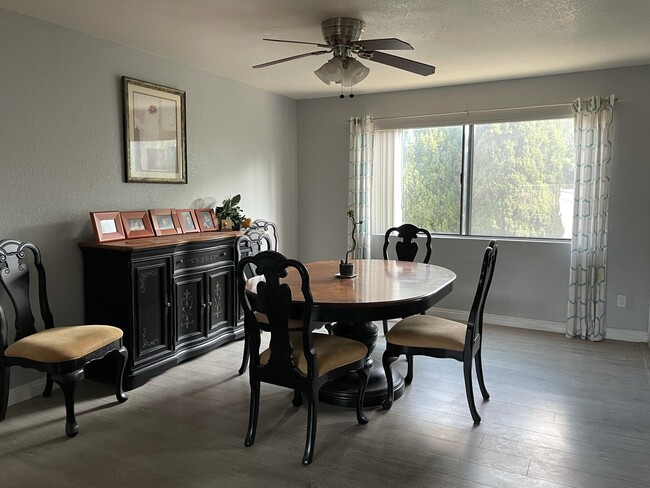 Dining Room - 13437 Kornblum Ave