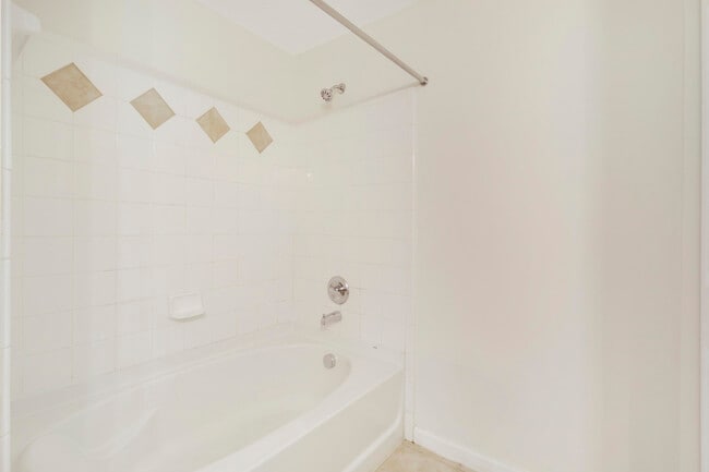 Building Photo - 6305 Myrtlewood Cir W