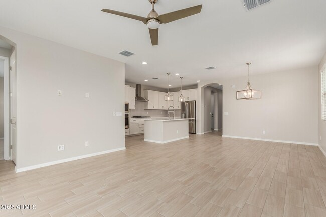 Building Photo - 34906 N Hawley Dr