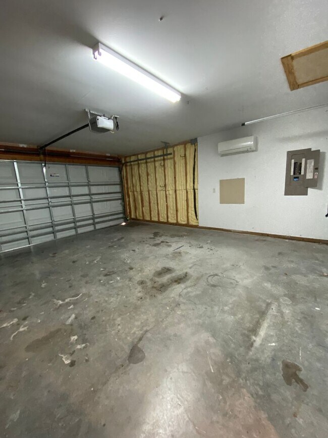 Building Photo - 3 bedroom, 2 bathroom Home in Hampstead