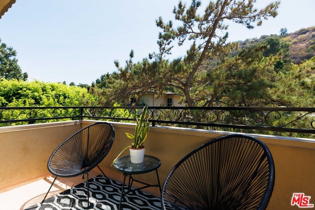 Building Photo - 6760 Hillpark Dr