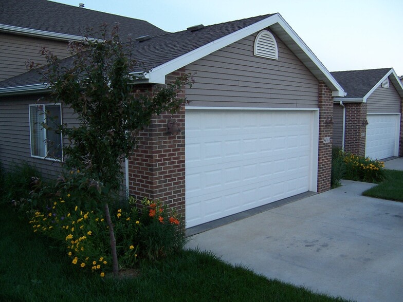 Building Photo - 4613 Twain St