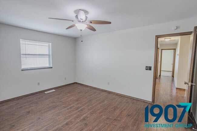 Building Photo - 1433 SW 93rd St