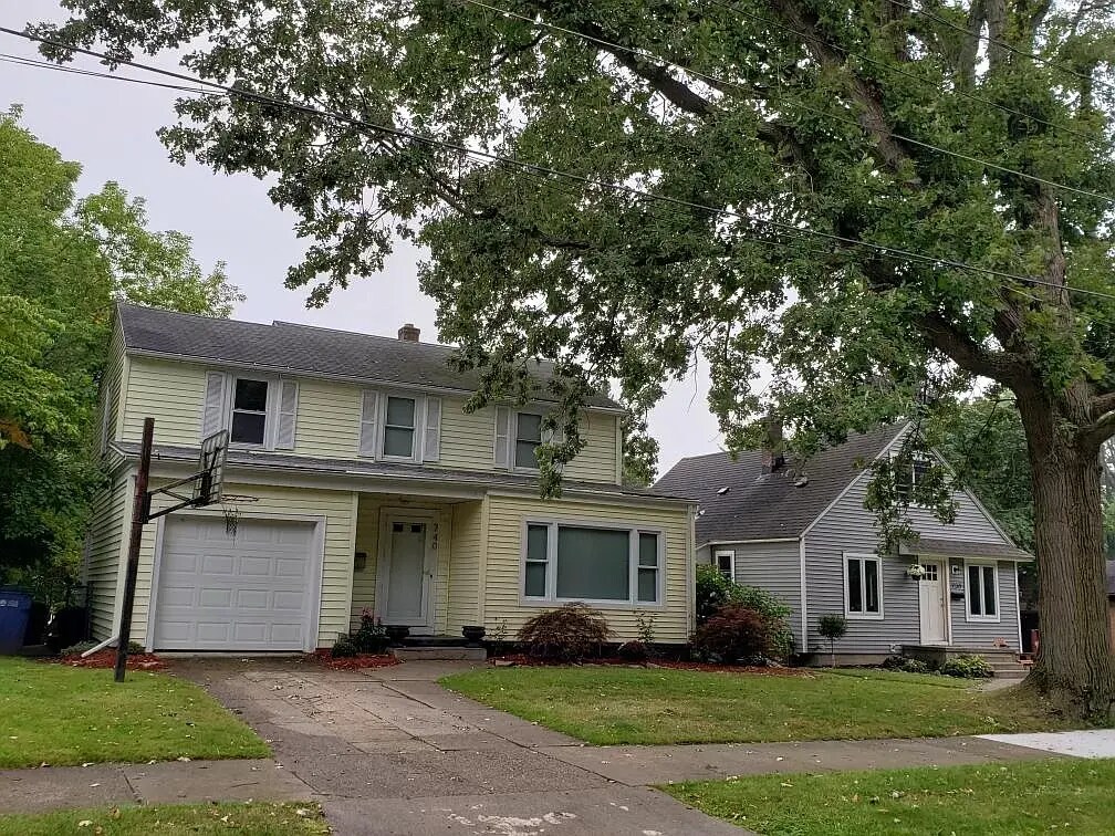 Building Photo - 740 Grand Ave NE