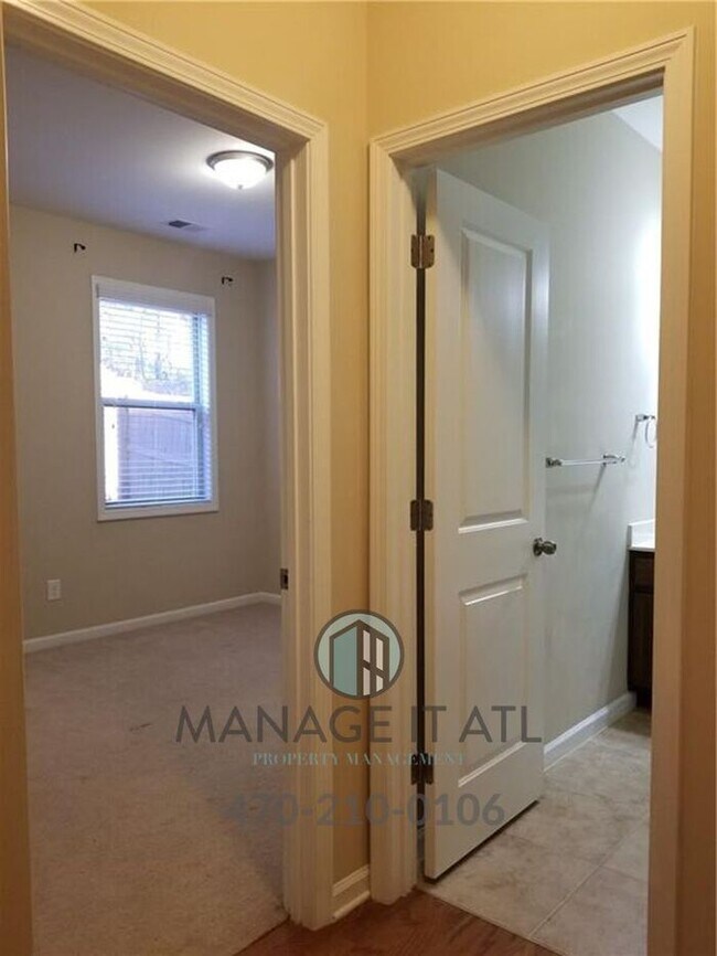 Building Photo - Beautiful 5BR/4BA Home in Just 5 Min from MALL OF GA