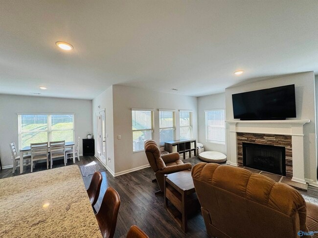 Building Photo - 113 Branton Ct