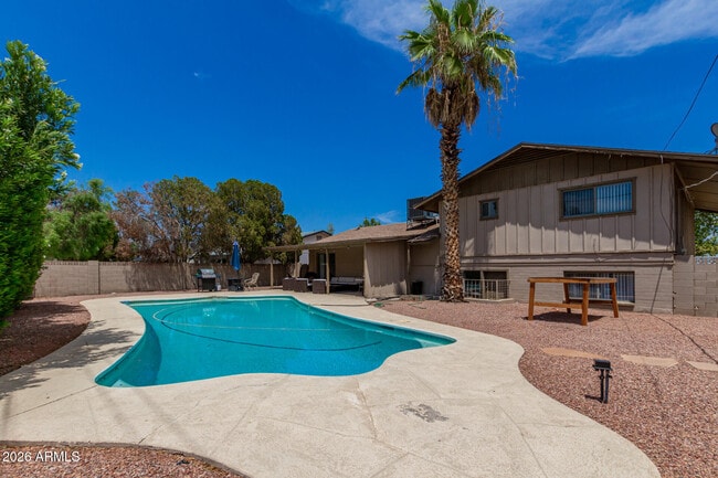 Building Photo - 3418 S Oak St