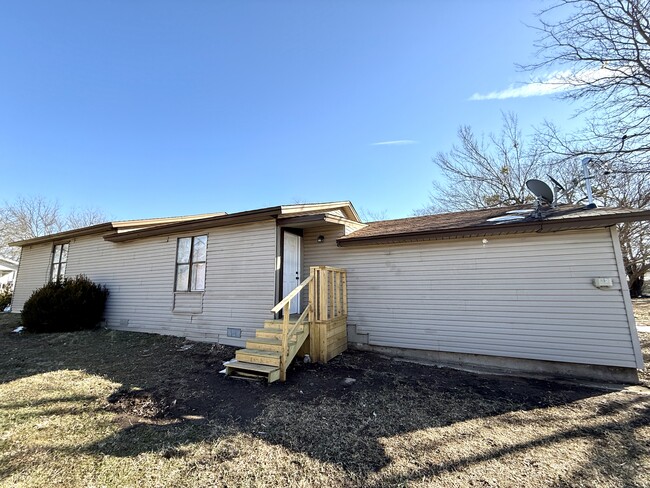 Building Photo - 312 M St NE