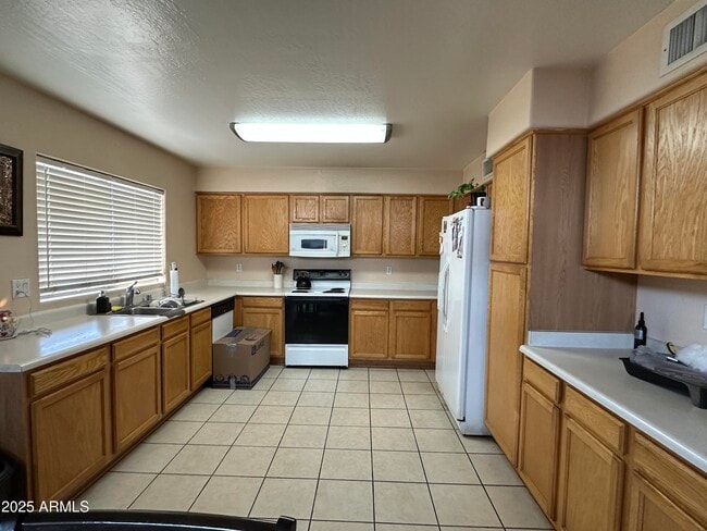 Building Photo - 10971 W Rio Vista Ln