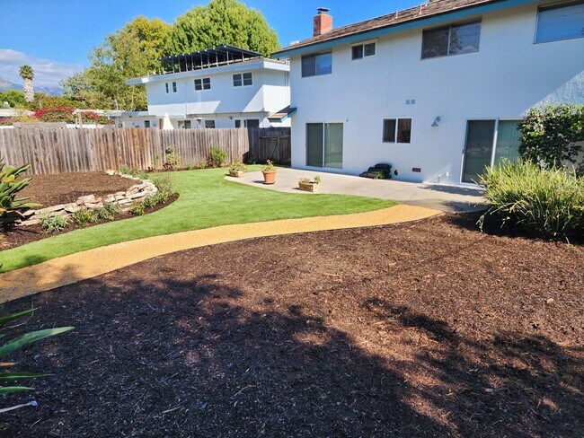Building Photo - Spacious 2-Story Home in Kellogg School Di...
