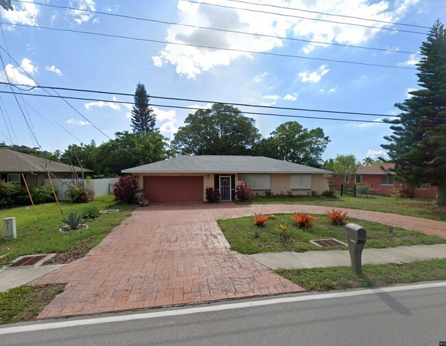 Primary Photo - 3636 Country Club Blvd