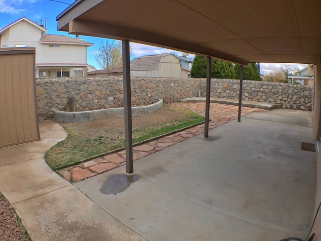 Building Photo - Northeast El Paso 3 bed with Refrig A/C an...