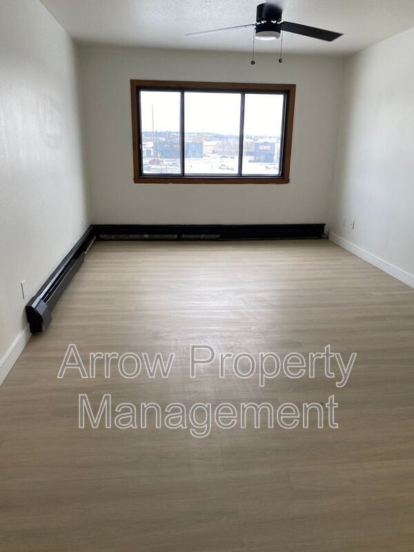 Building Photo - 215 E Arbor Ave