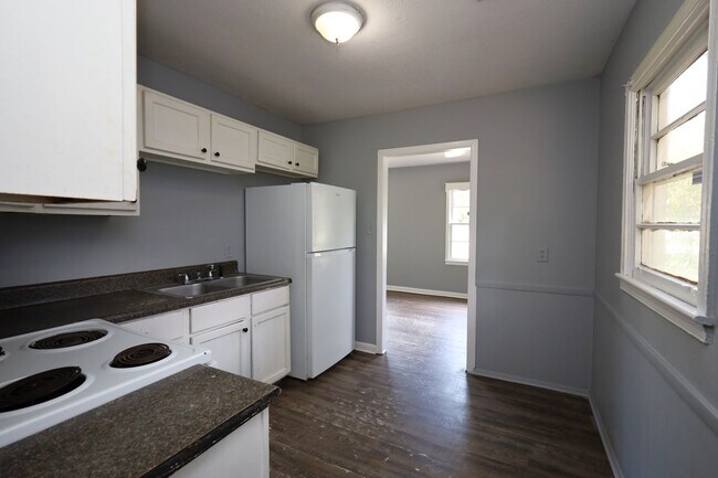 Building Photo - 751 E Brookwood Pl