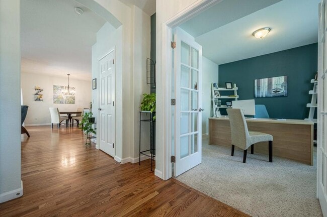 Building Photo - 4220 Ravenna Pl