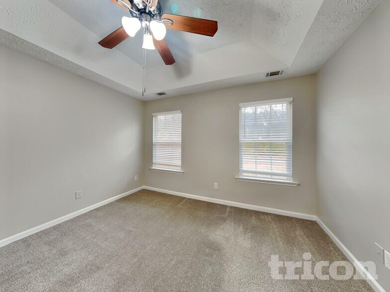 Building Photo - 1049 Octavia Ct