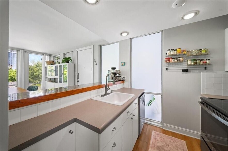 Building Photo - 287 14th St NW