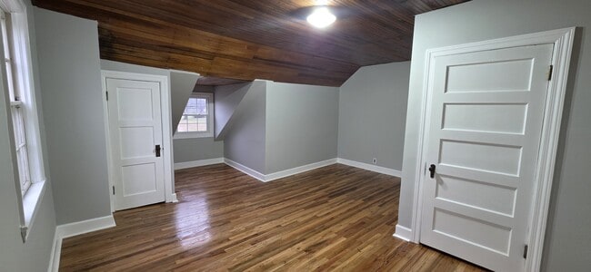 Building Photo - 3410 E Main St