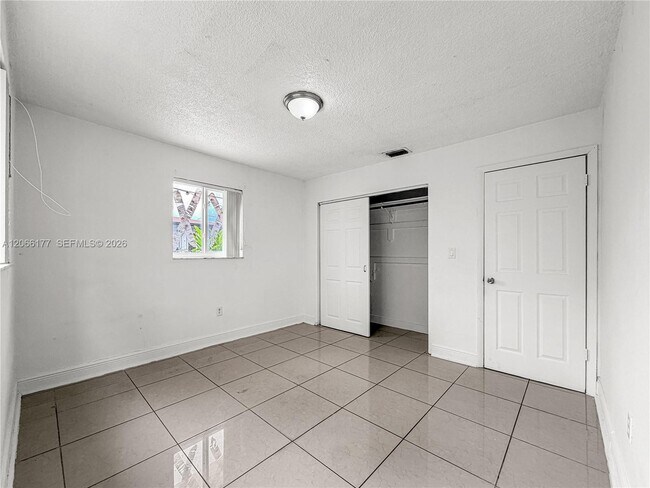 Building Photo - 9103 SW 38th St