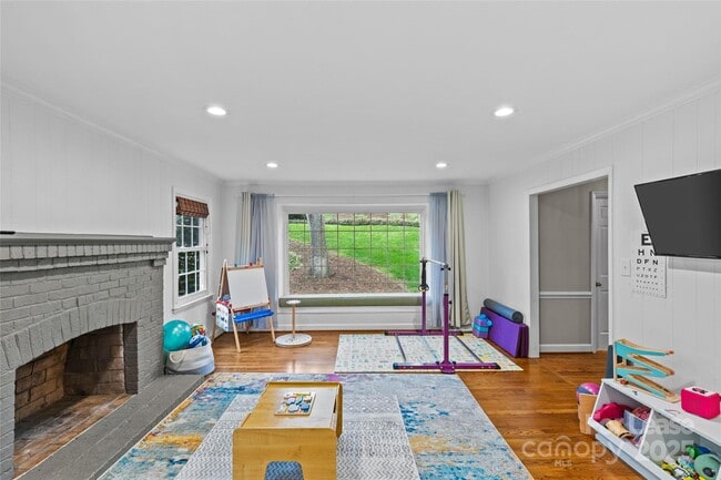 Building Photo - 2418 Ainsdale Rd