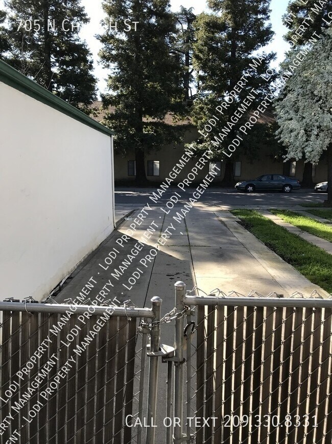 Building Photo - 705 N Church St