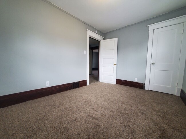 Building Photo - FOR RENT- 416 Riehl-Newly Remodeled! Pets ...