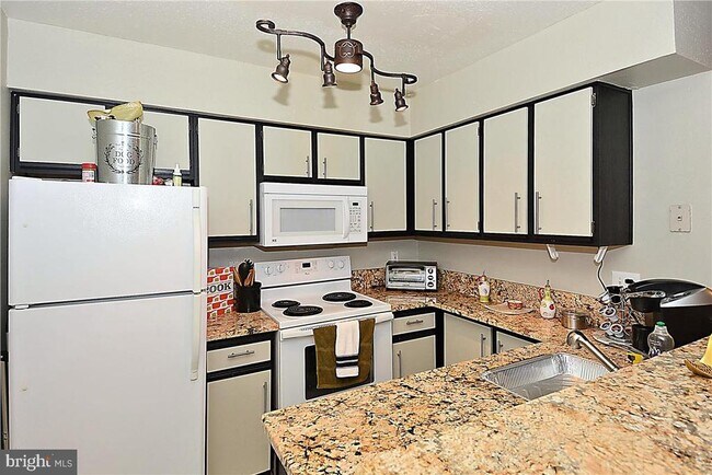 Building Photo - 3305 Wyndham Cir