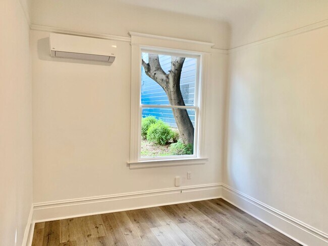 Building Photo - 2BR/1BA Valencia Corridor Luxury Garden Fl...