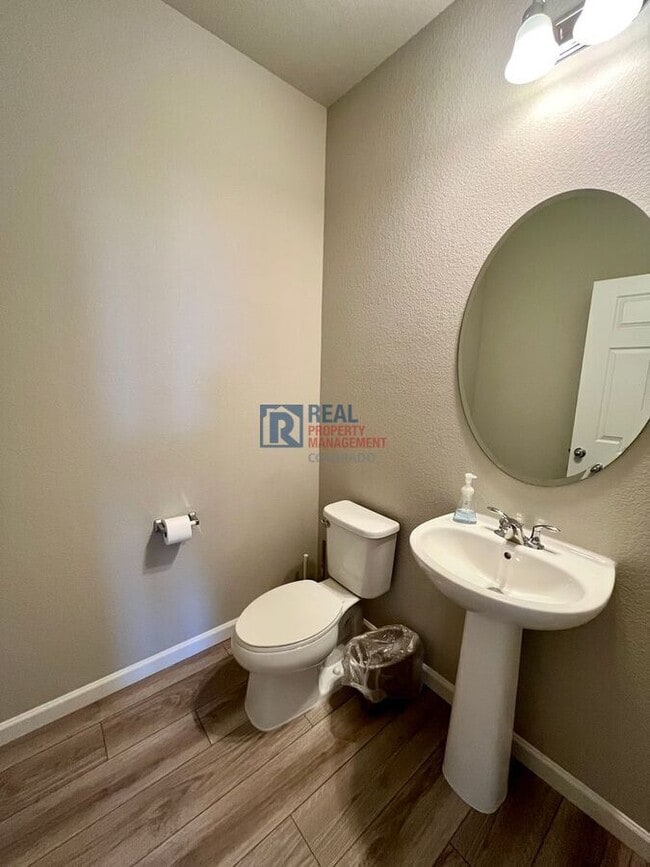 Building Photo - 1611 Spring Water Pt