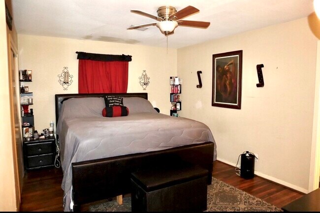 Building Photo - 5715 Hirondel