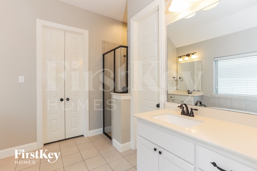 Building Photo - 541 Hay Meadow Dr