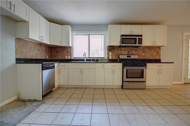 Building Photo - 8115 Claremont Dr