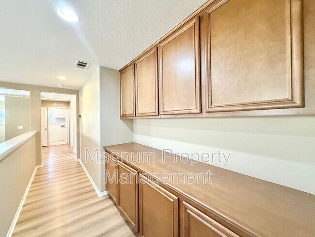 Building Photo - 29751 Maxmillian Ave