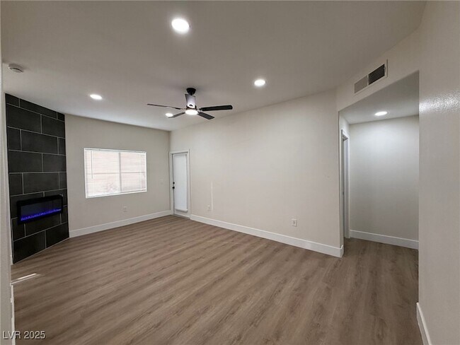 Building Photo - 2117 Echo Bay