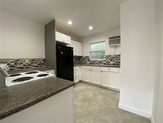 Building Photo - 1351 NW 45th St
