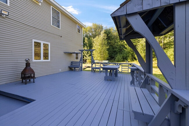 Building Photo - 163 Silver Lake Rd