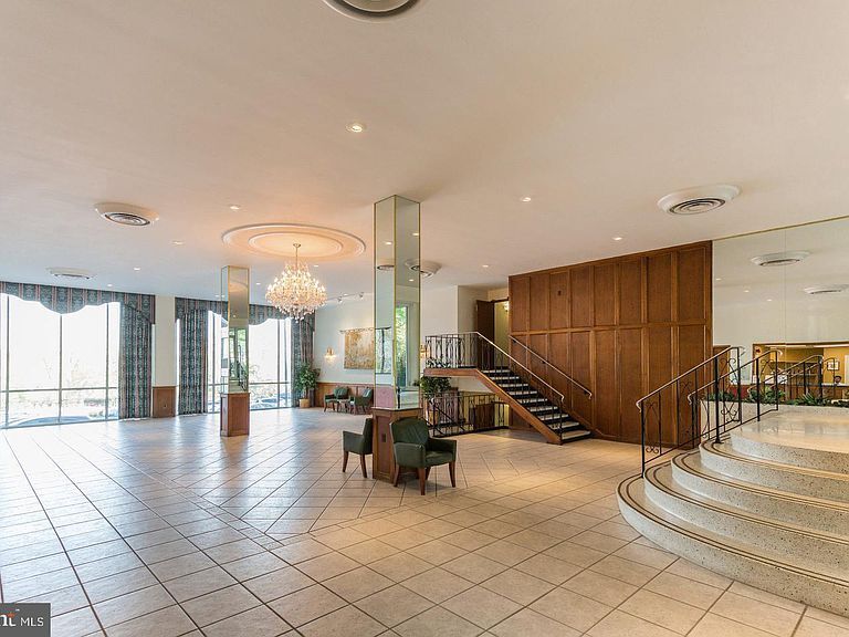 Lobby - 4600 Duke St