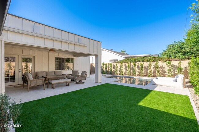 Building Photo - 4030 E Fairmount Ave