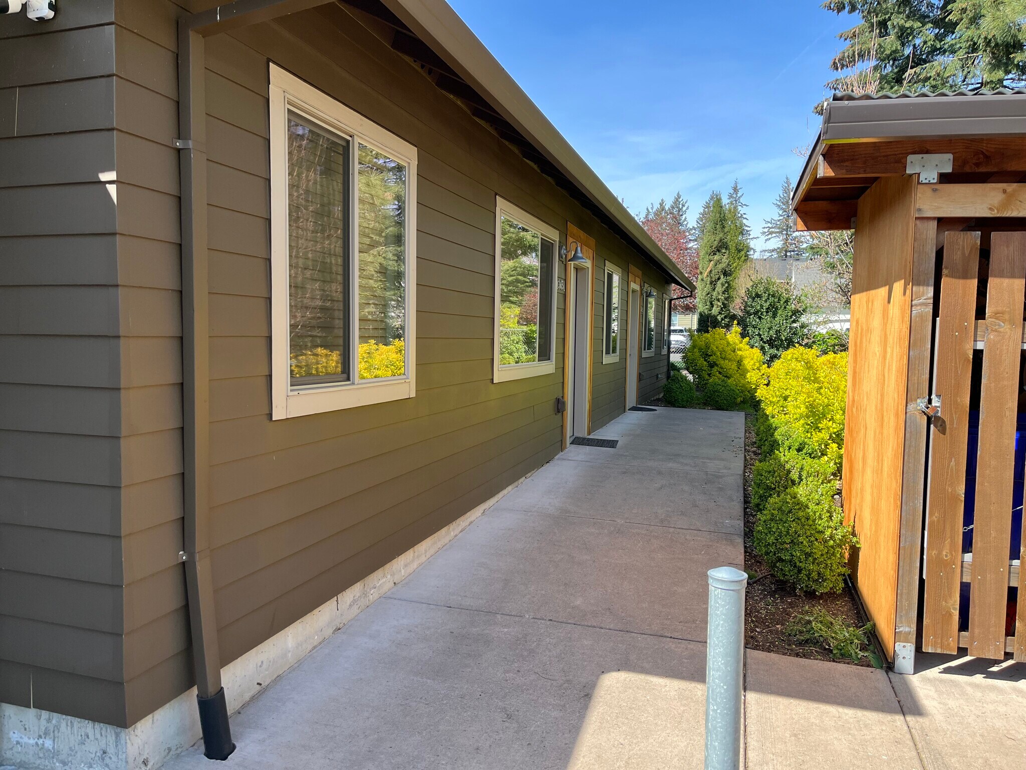 Building Photo - 13643 E Burnside St