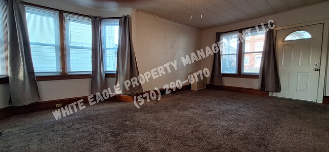 Building Photo - 315 William St