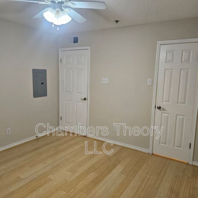 Building Photo - 1504 Lincoln Way