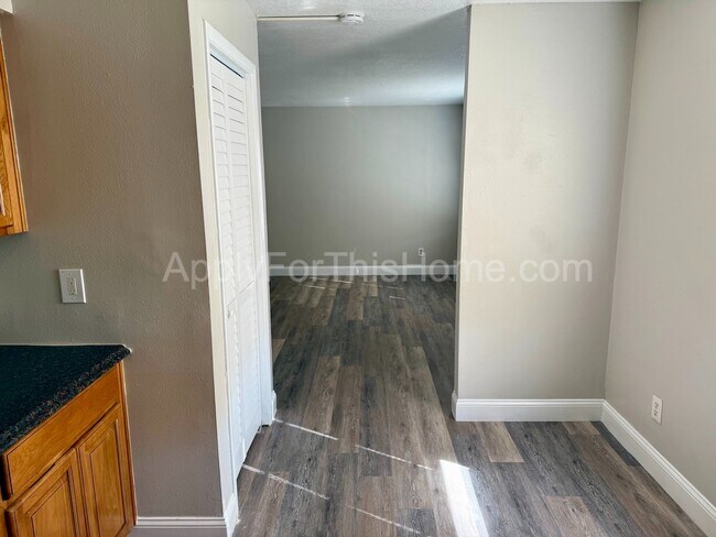 Building Photo - 2 Bedroom Apartment - Busch Gardens Area