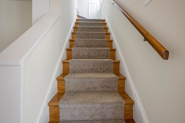 Building Photo - 2509 Crest Ave