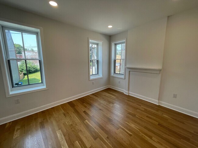 Building Photo - 56 Chambers St