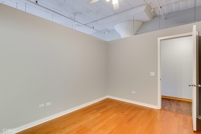 Building Photo - 333 W Hubbard St