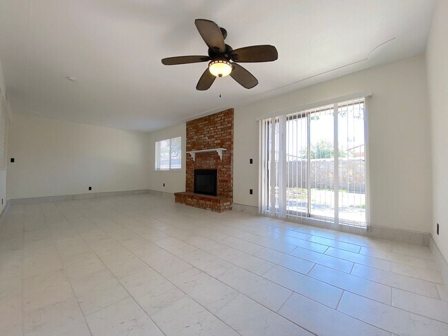 Building Photo - 5012 Salem Dr
