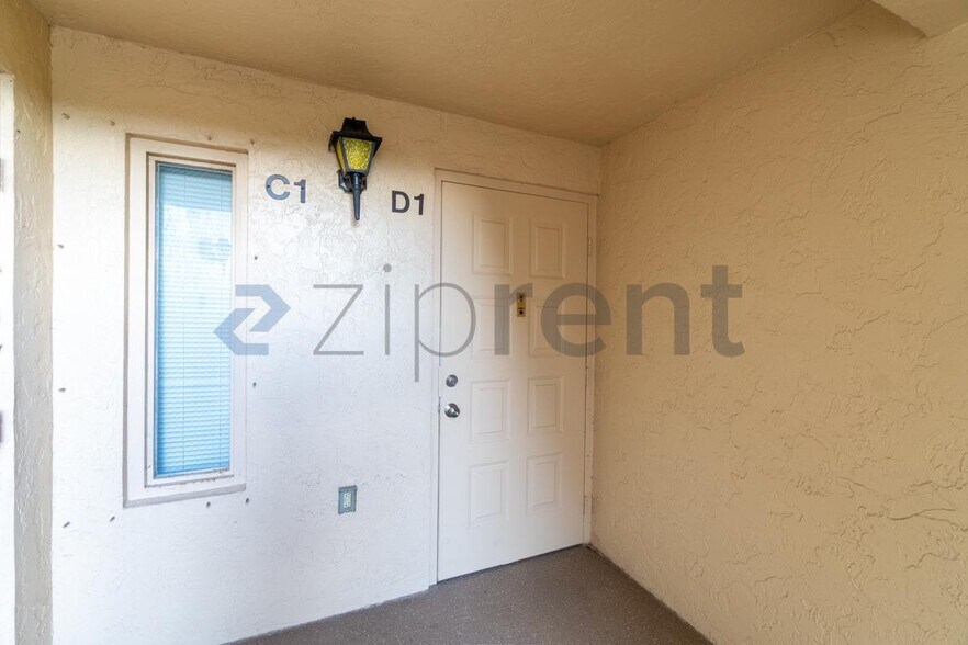 Building Photo - Unit D1